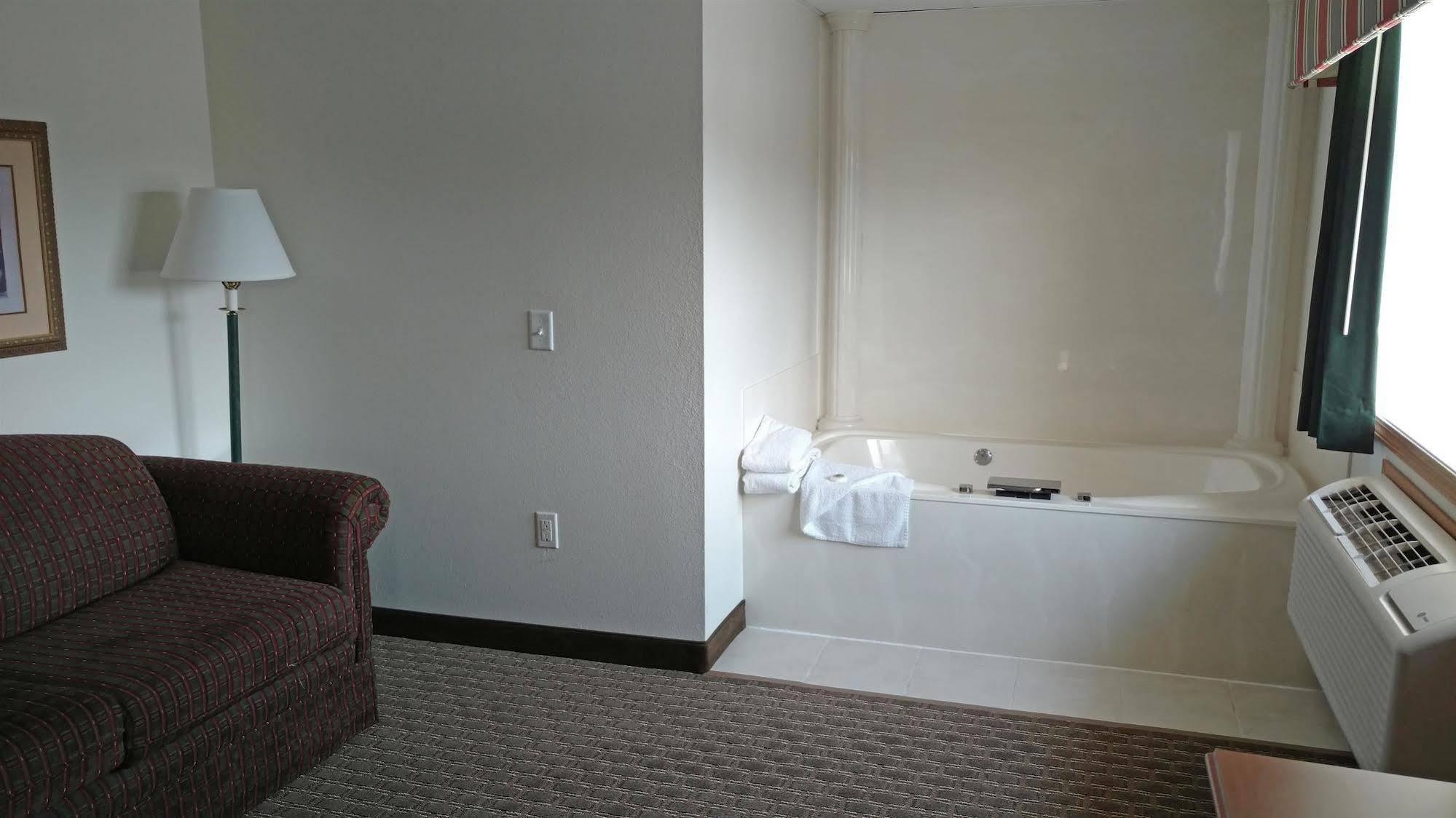 Americas Best Value Inn Annandale Bagian luar foto