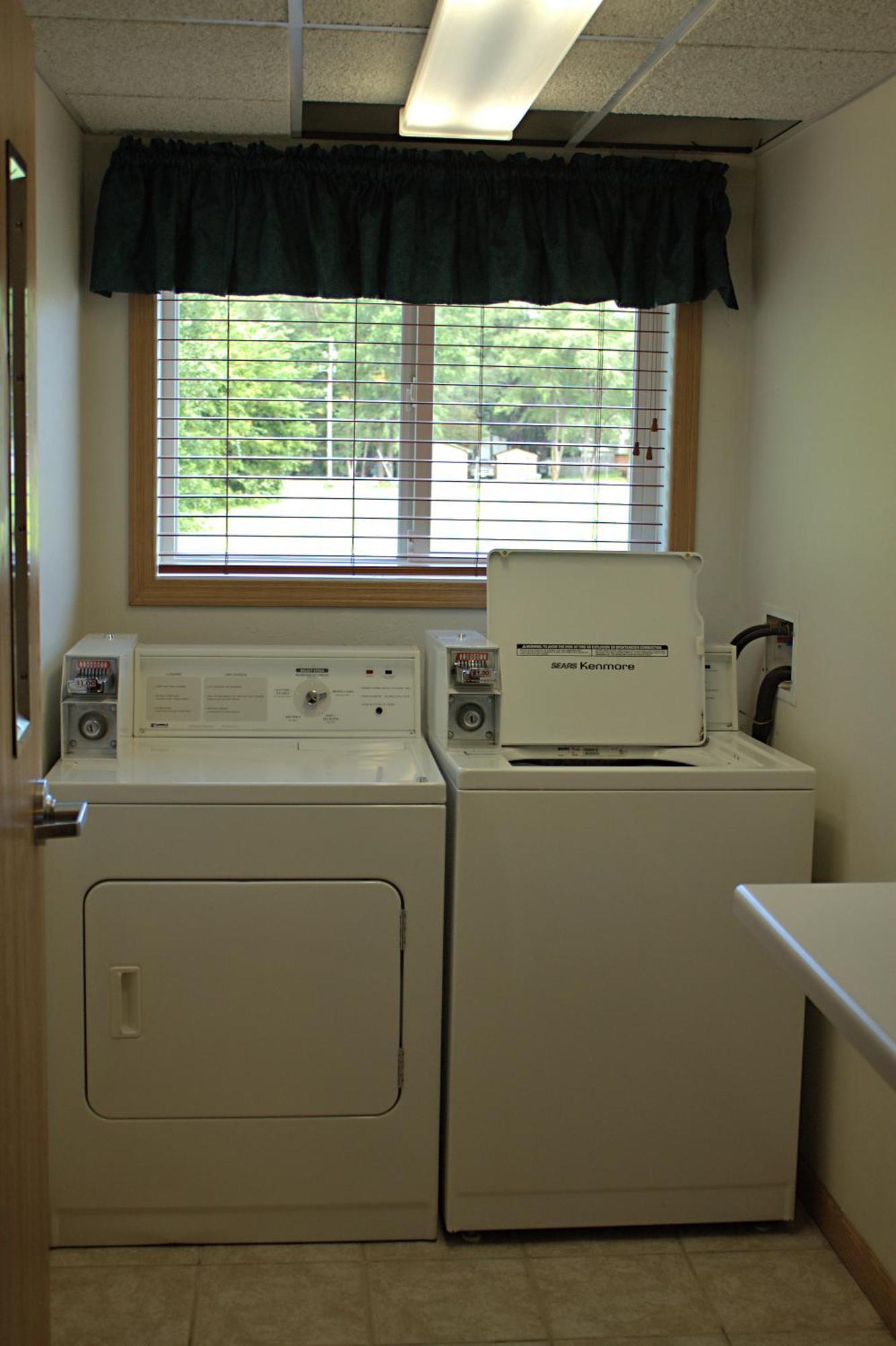 Americas Best Value Inn Annandale Bagian luar foto
