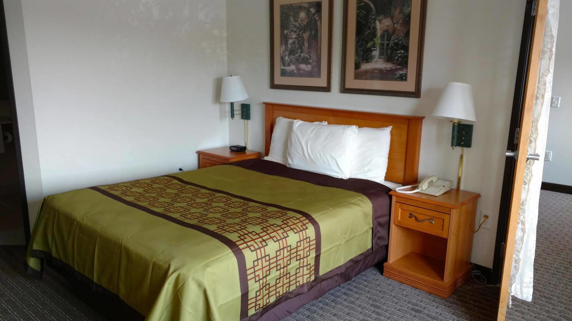 Americas Best Value Inn Annandale Bagian luar foto